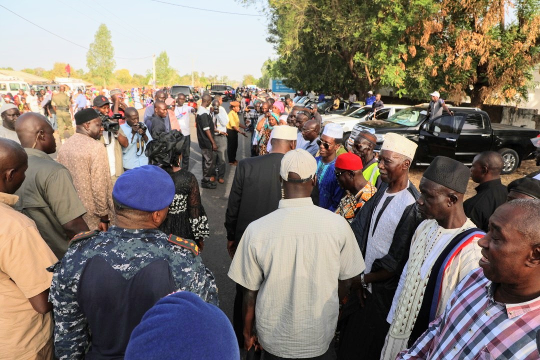 President Barrow and Lady Sarjo Mballow-Barrow Wednesday received a befitting welcome in Mankamang Kunda upon arrival for the inauguration of major projects in URR