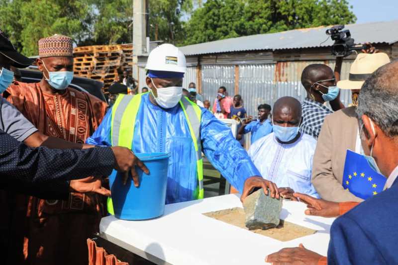 His Excellency President Adama Barrow Thursday laid the Foundation Stone for the Strengthening of the Trans-Gambia Highway in Kerr Ali in the North Bank Region